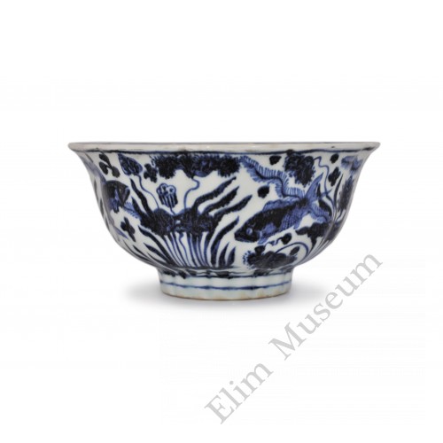 1499 A Ming B&W big bowl with lotus and fishes decor 